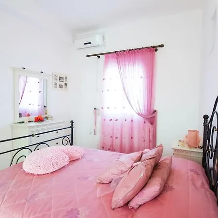 Nyaraló Seafront House Irini Náusza